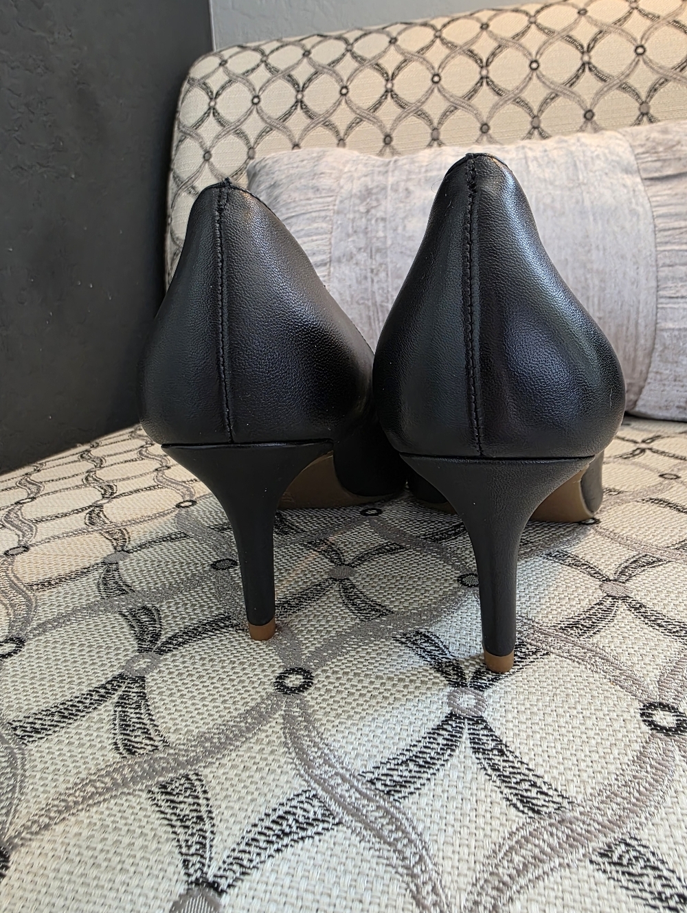 Sole Society Black Leather Pumps Size 8M - Picture 9 of 10